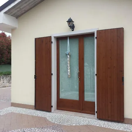 Con Giardino A Cisano Di Apartman *