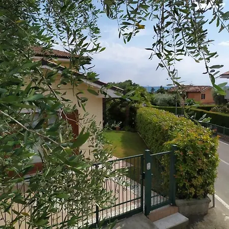 Con Giardino A Cisano Di Apartmán *