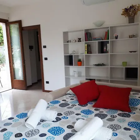 Con Giardino A Cisano Di Apartmán