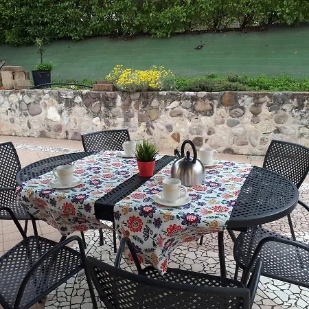 Con Giardino A Cisano Di * Бардоліно
