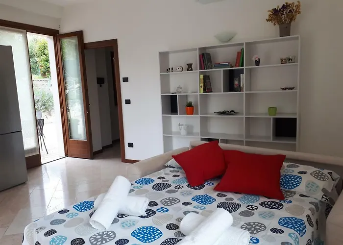 Con Giardino A Cisano Di Apartament