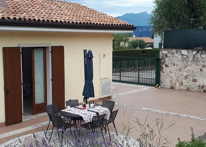 Con Giardino A Cisano Di Apartmán *